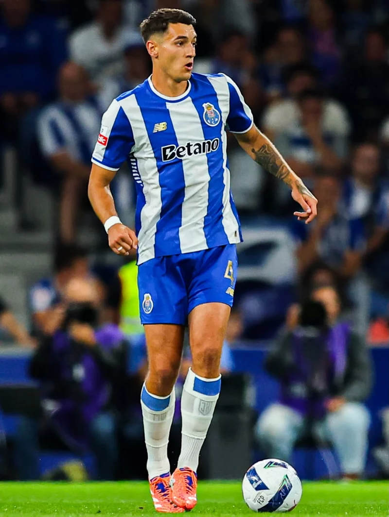 Hình ảnh cầu thủ Jakub Kiwior 1