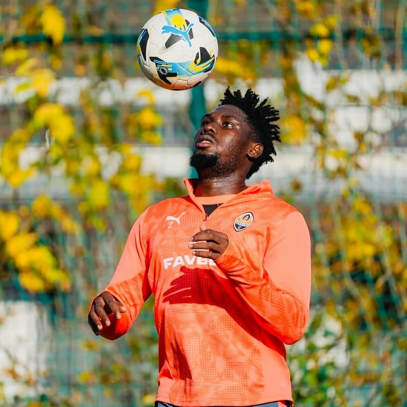 Hình ảnh cầu thủ Lassina Traoré 2