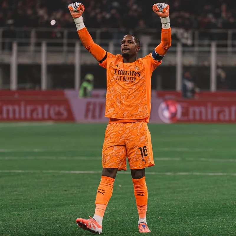 Hình ảnh cầu thủ Mike Maignan 3