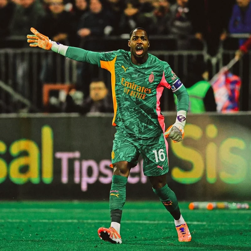 Hình ảnh cầu thủ Mike Maignan 4