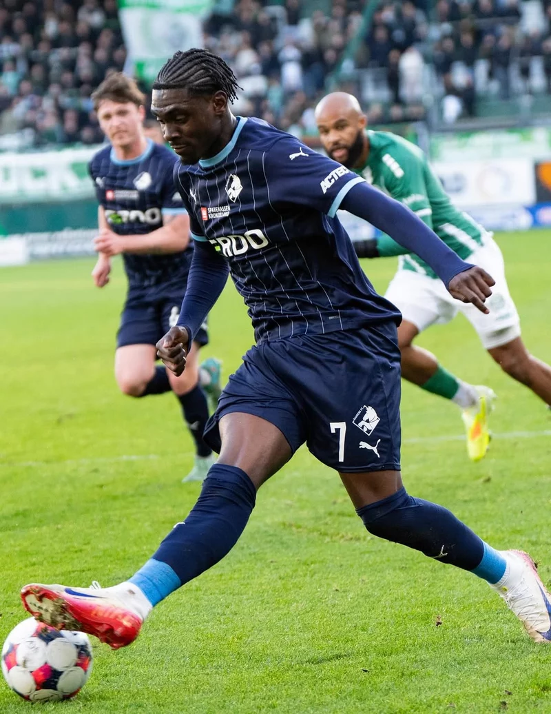 Hình ảnh cầu thủ Mohamed Touré 4