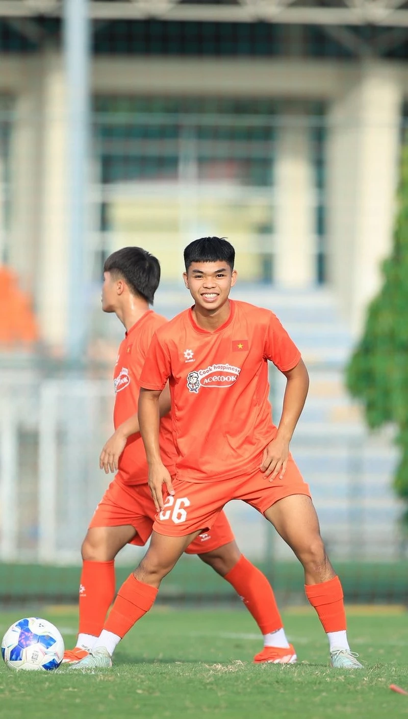 Hình ảnh cầu thủ Nguyễn Lê Phát 4