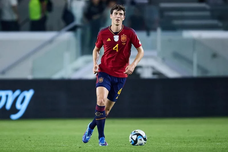 Hình ảnh cầu thủ Pau Torres 1