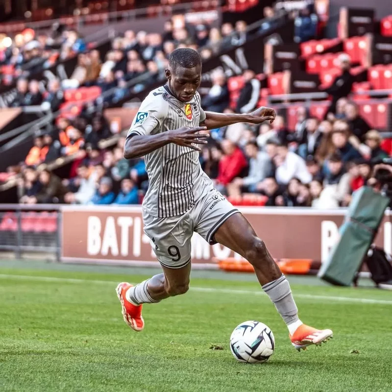 Hình ảnh cầu thủ Sambou Soumano 2