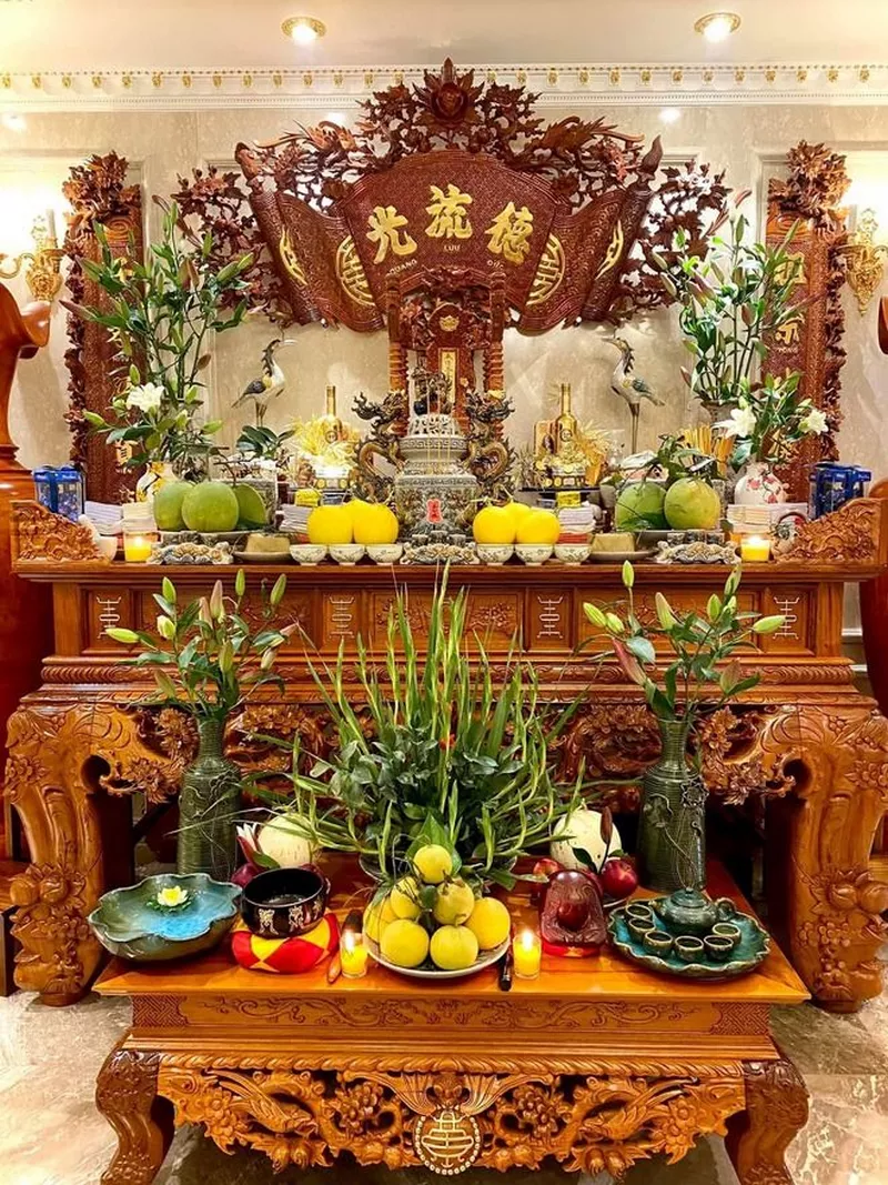 Trang trí bàn thờ gia tiên ngày Tết gọn gàng, thanh lịch