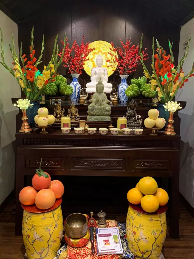 Trang trí bàn thờ ngày Tết giúp không gian thêm linh thiêng