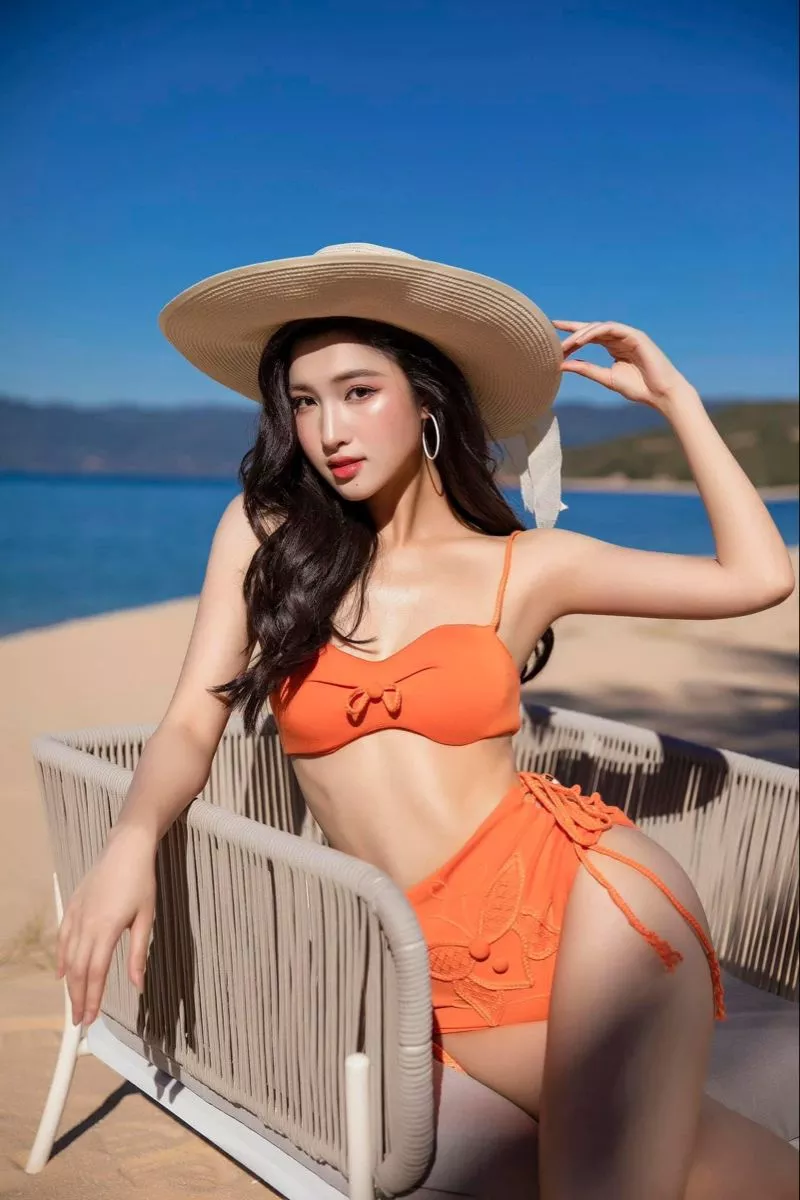Vẻ đẹp cuốn hút của cô gái mặc bikini dưới nắng