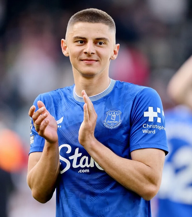 Hình ảnh cầu thủ Vitaliy Mykolenko 4