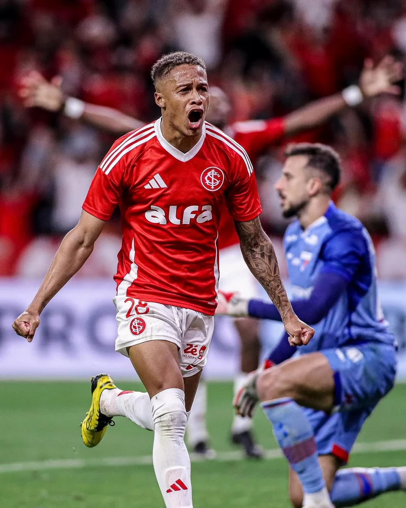 Hình ảnh cầu thủ Vitinho 4