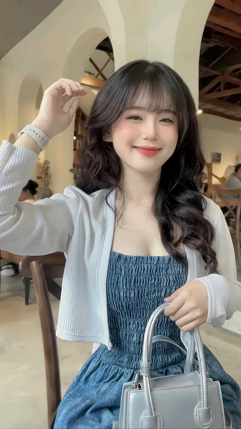 Gái xinh Việt Nam thu hút với nụ cười duyên dáng