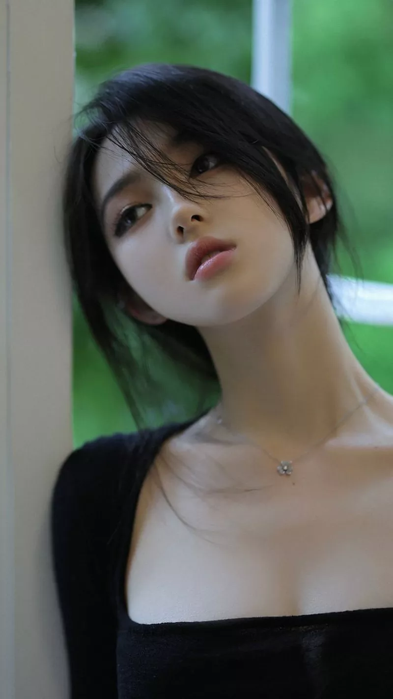 Hot girl Nhật Bản tạo dáng nhẹ nhàng tinh tế